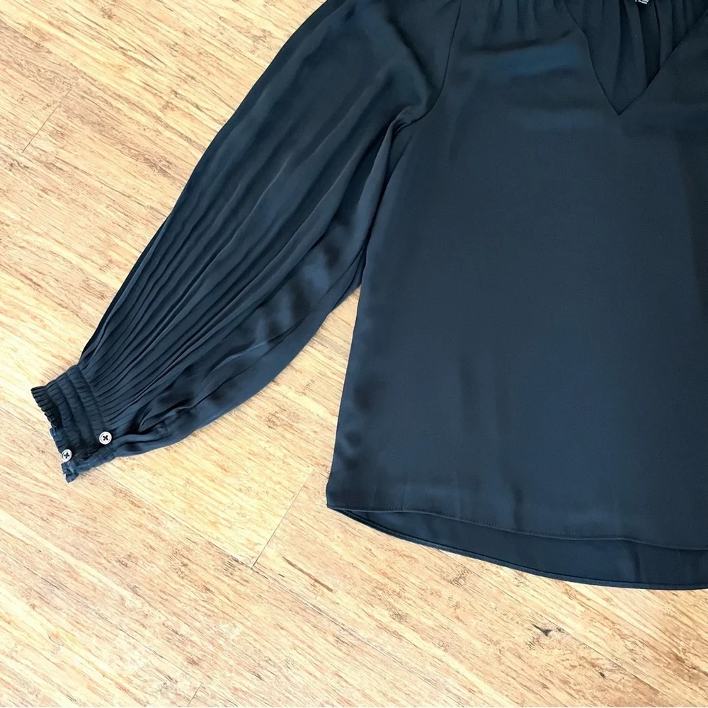 Current Air Anthropologie Black Pleated Sleeve Top XS - Picture 6 of 7
